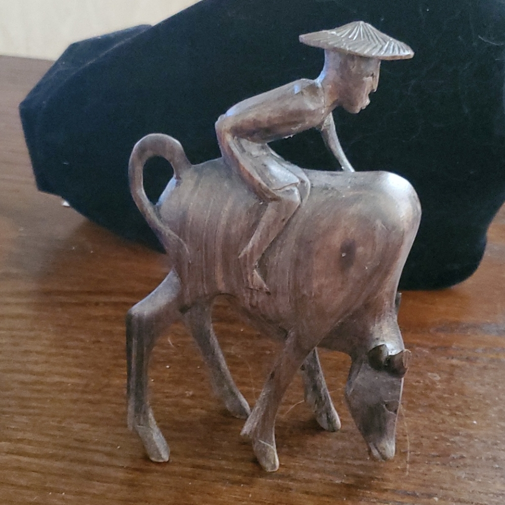 VINTAGE WOODEN FIGURINE